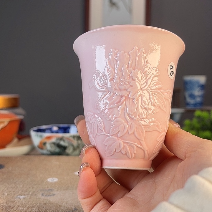 摆件景德镇陶瓷茶杯里