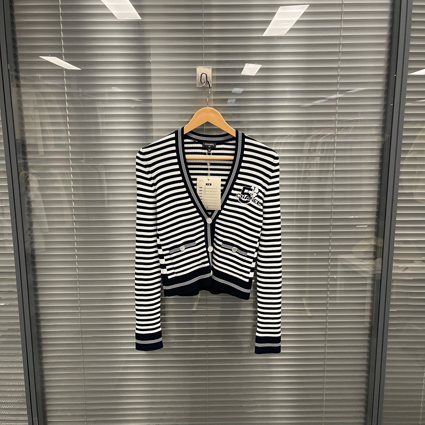 99新 Chanel/香奈儿 23ss黑白条纹针织开衫外套 38码 全新 #10173