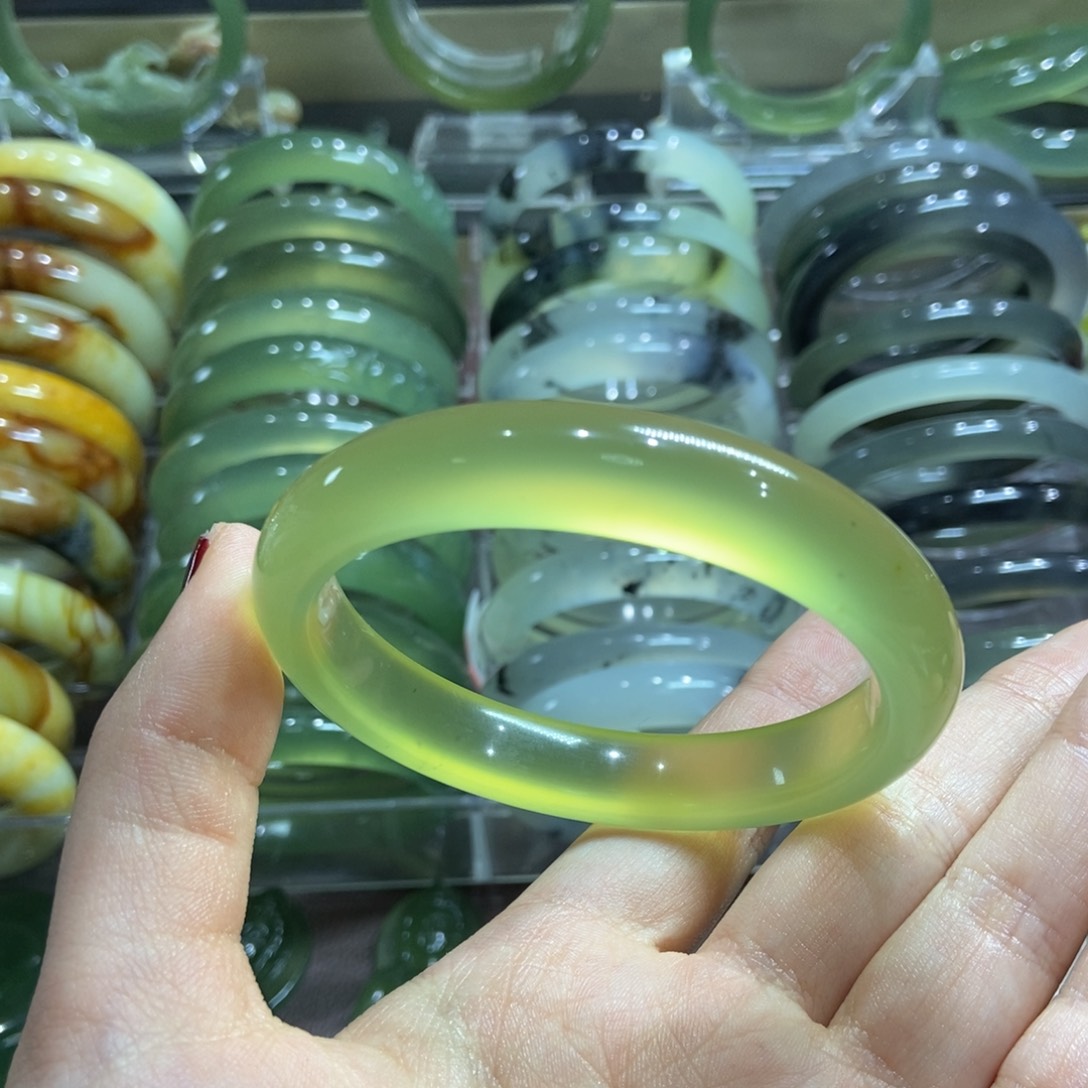 蛇纹石玉手镯未镶嵌60