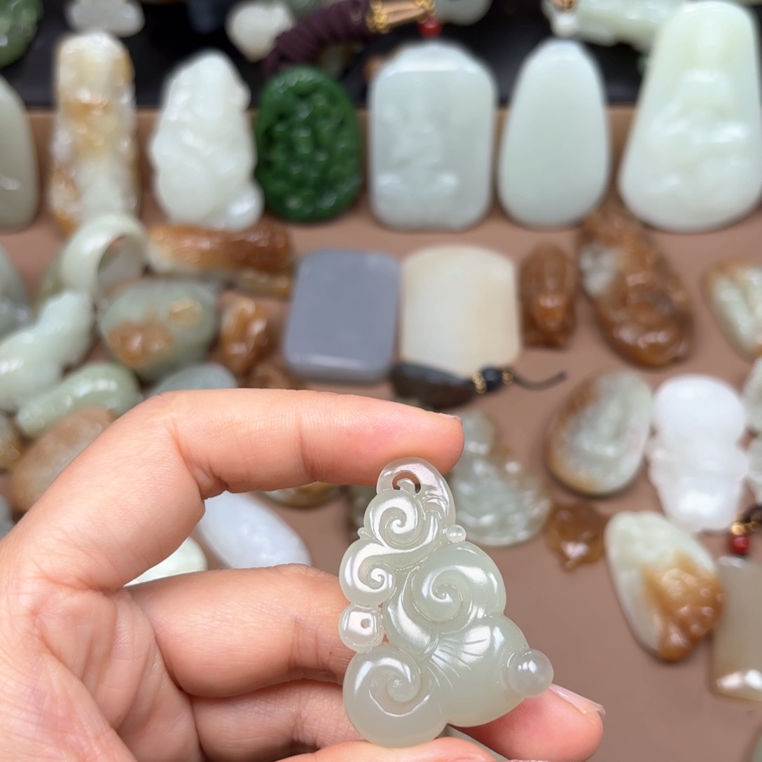 和田玉未镶嵌颈饰