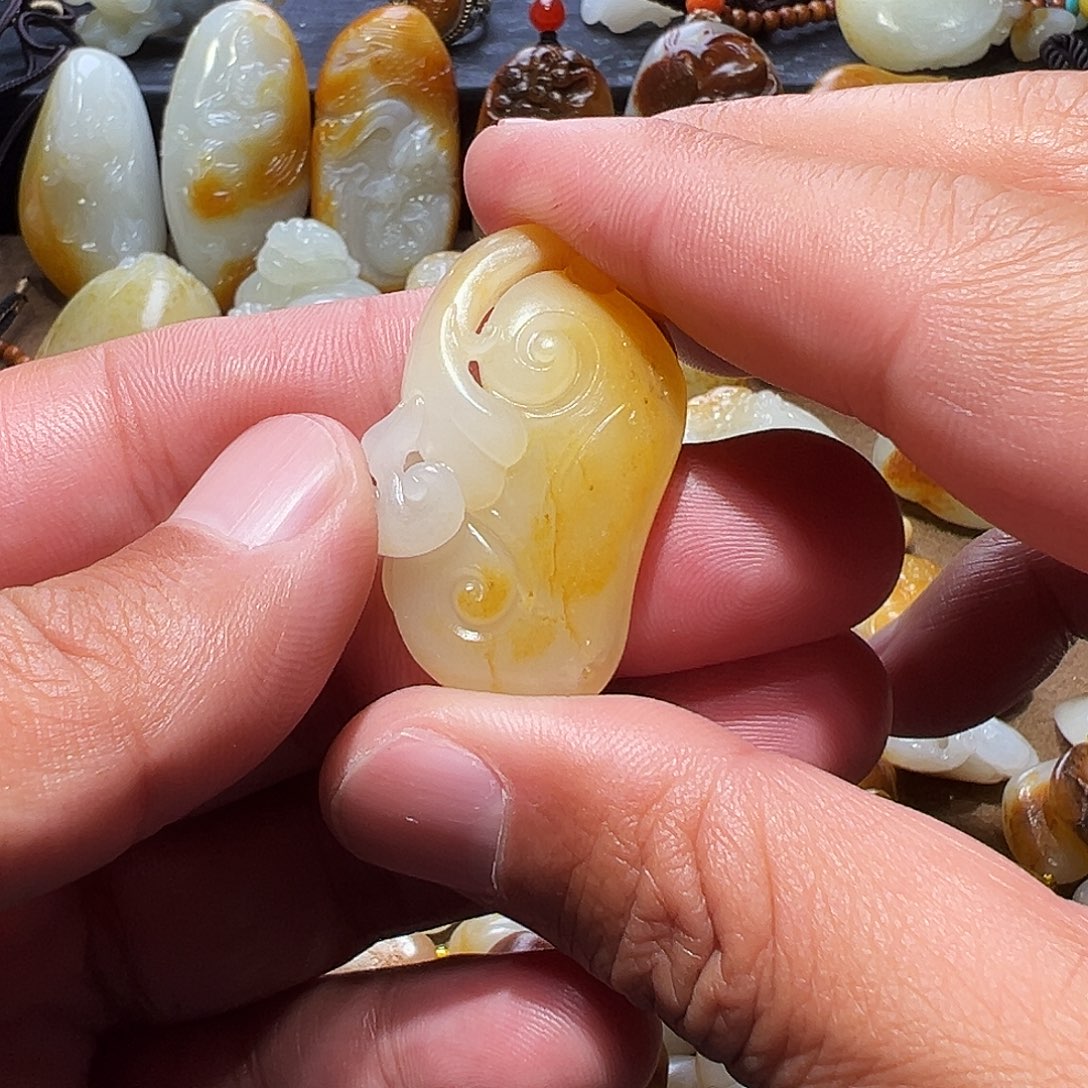 和田玉颈饰未镶嵌淡**过