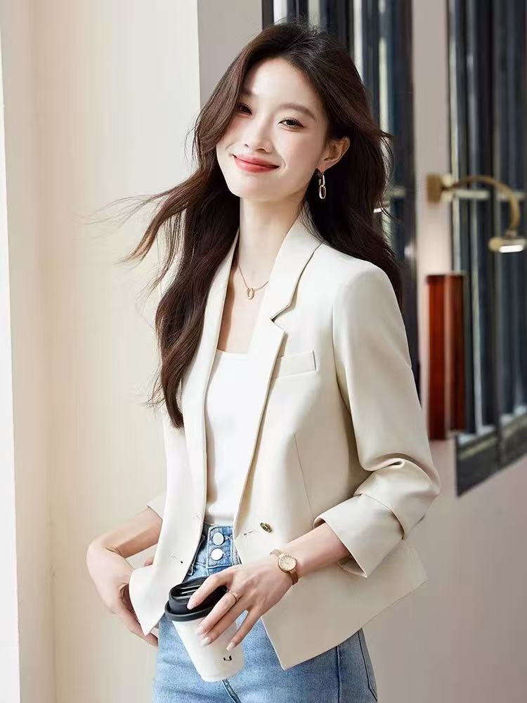 2025秋季新款短款西装外套女小个子气质休闲今年流行女士西服上衣