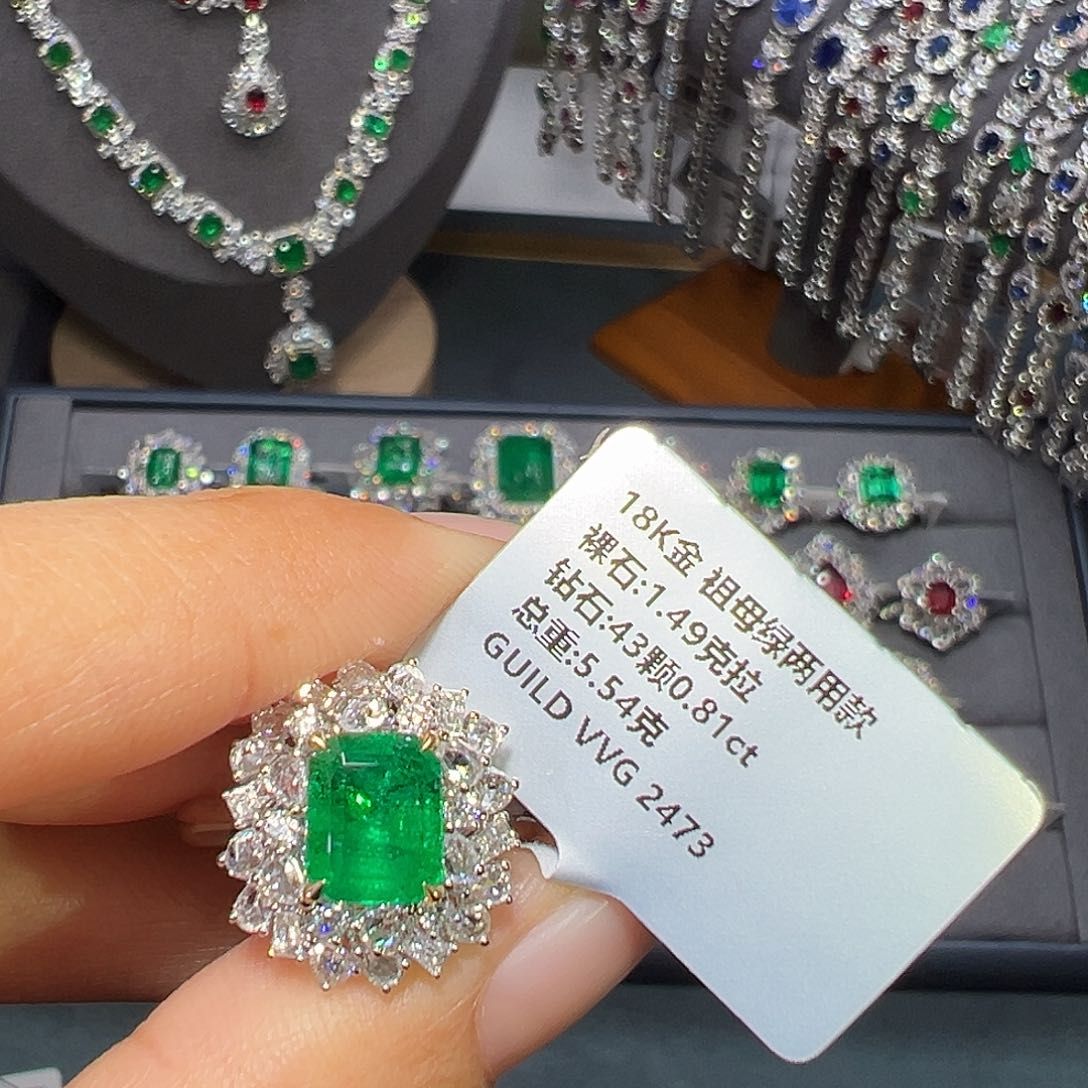 祖母绿戒指18K金镶嵌