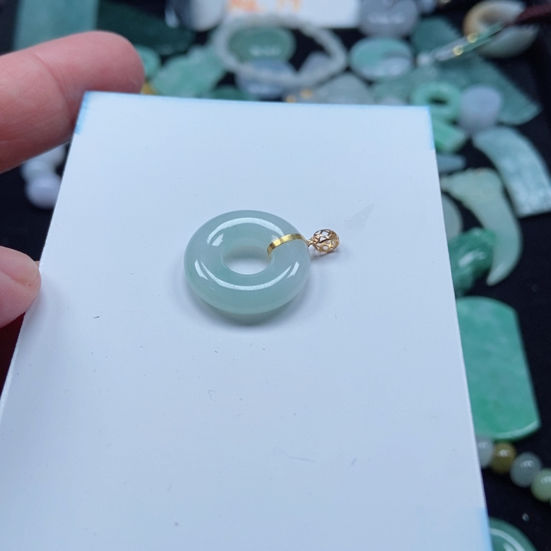 翡翠颈饰未镶嵌甜甜圈