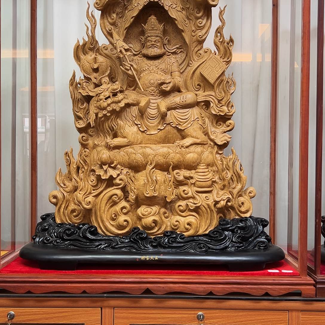 沉香摆件裤****边沉香摆件