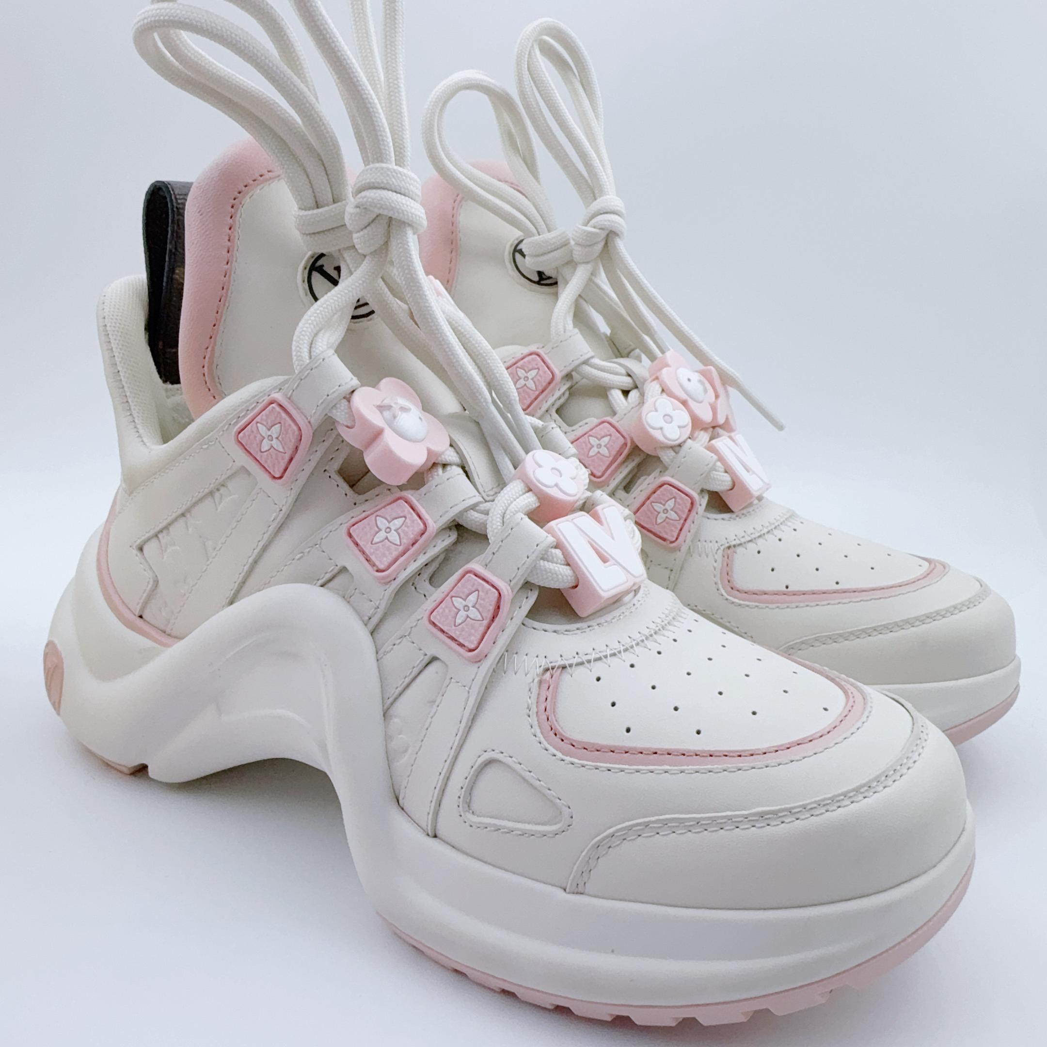 99新 LouisVuitton/路易威登 35码/新款樱花粉挂坠拱桥老爹鞋