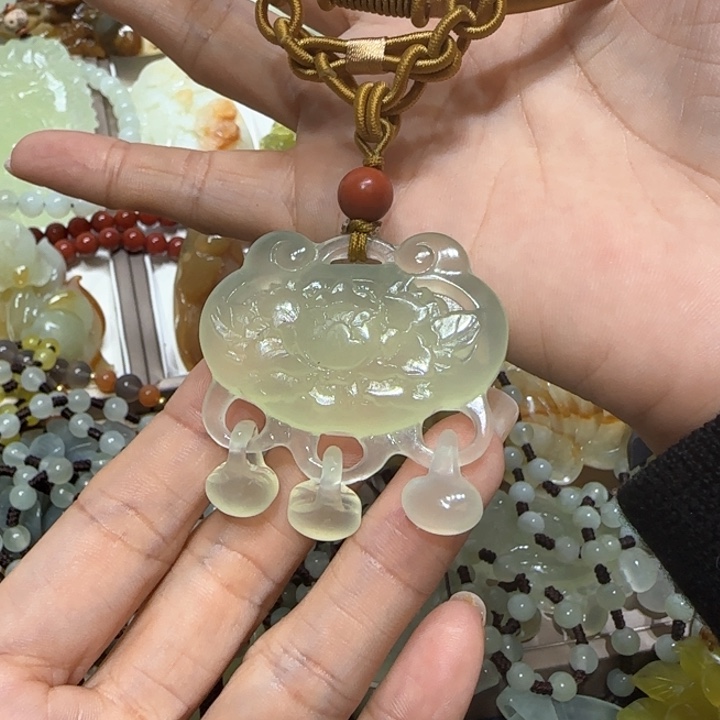 蛇纹石玉吊坠未镶嵌