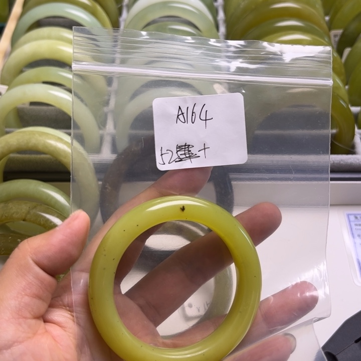 蛇纹石玉未镶嵌手镯164