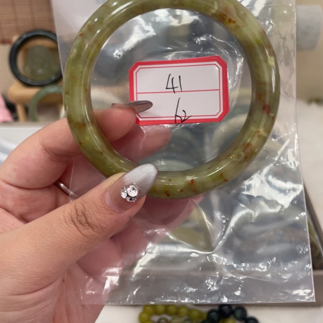 蛇纹石玉手镯未镶嵌