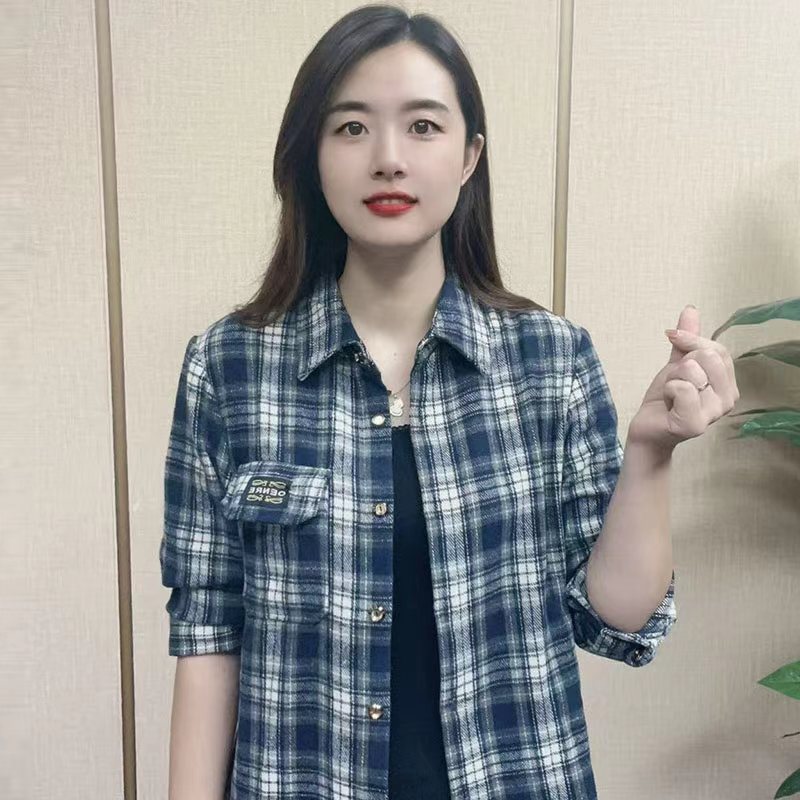 秋冬上新长袖网红格子衬衫宽松纽扣百搭显瘦气质时尚妈妈装