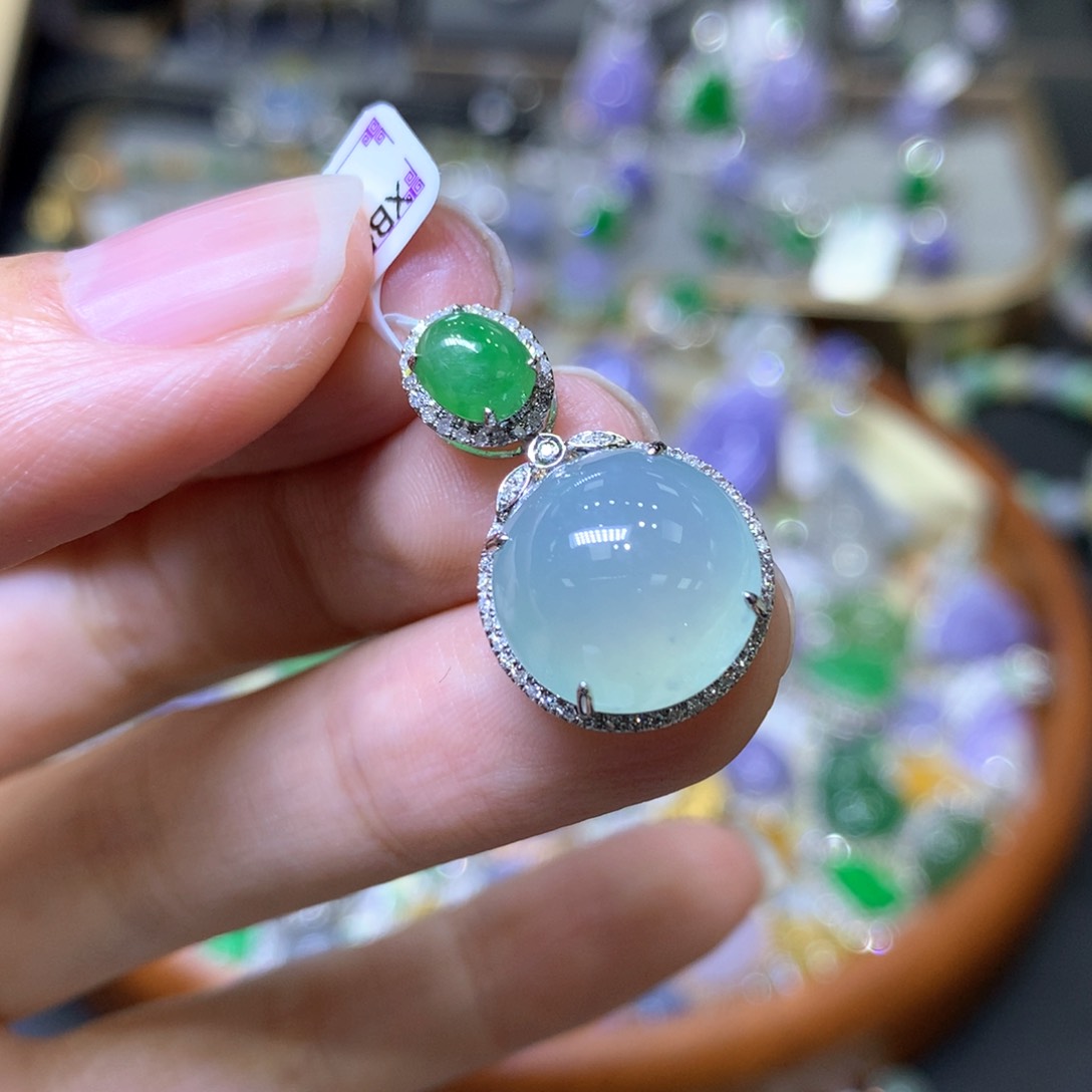 【闪购商品】翡翠颈饰18K金镶嵌翡翠吊坠项链