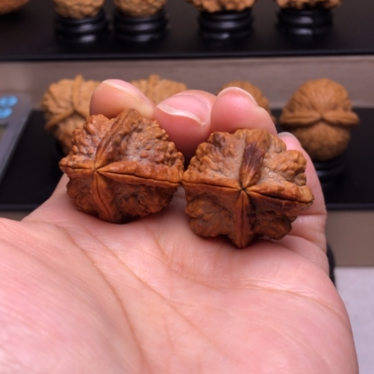 文玩核桃把件金蟾塔四楞50