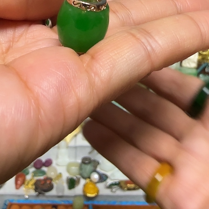 咖****翡翠未镶嵌颈饰器物之美手工制作