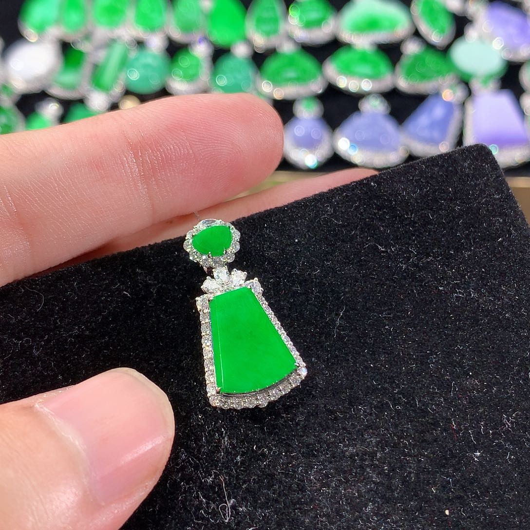 翡翠18K金镶嵌颈饰