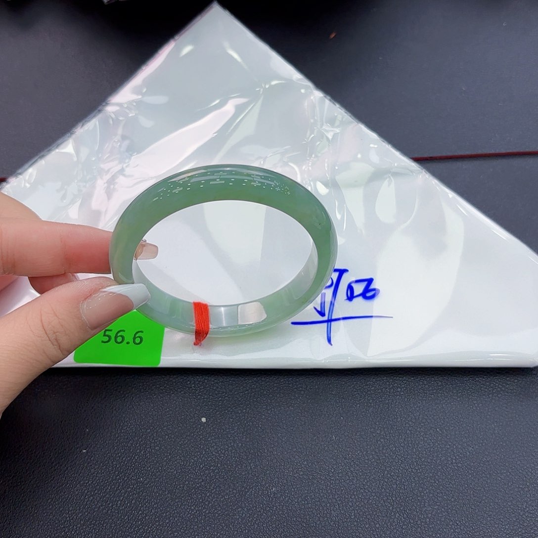 翡翠手镯未镶嵌手镯