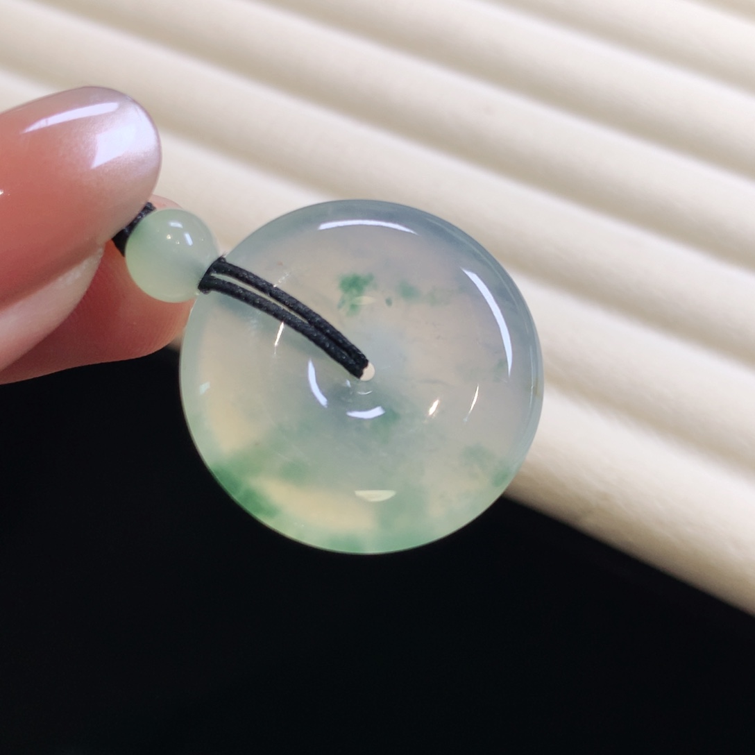 翡翠颈饰未镶嵌高冰扣