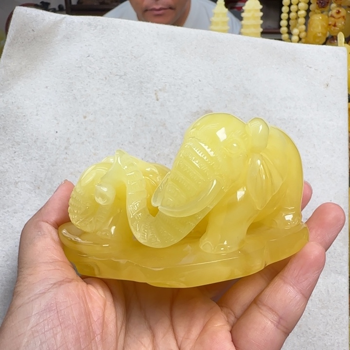 蜜蜡未镶嵌珠宝奇石