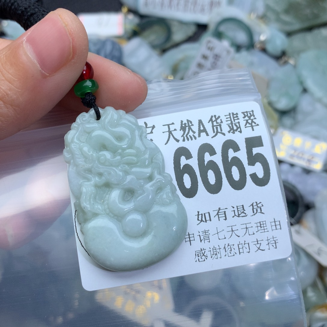 翡翠颈饰未镶嵌6665。