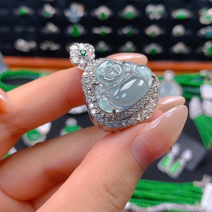 翡翠未镶嵌颈饰佛公