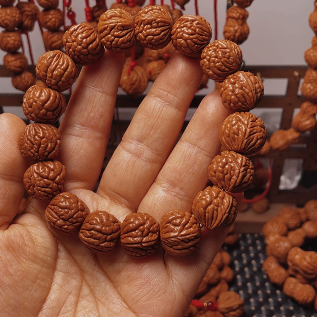 木质类龙纹桃枭手串