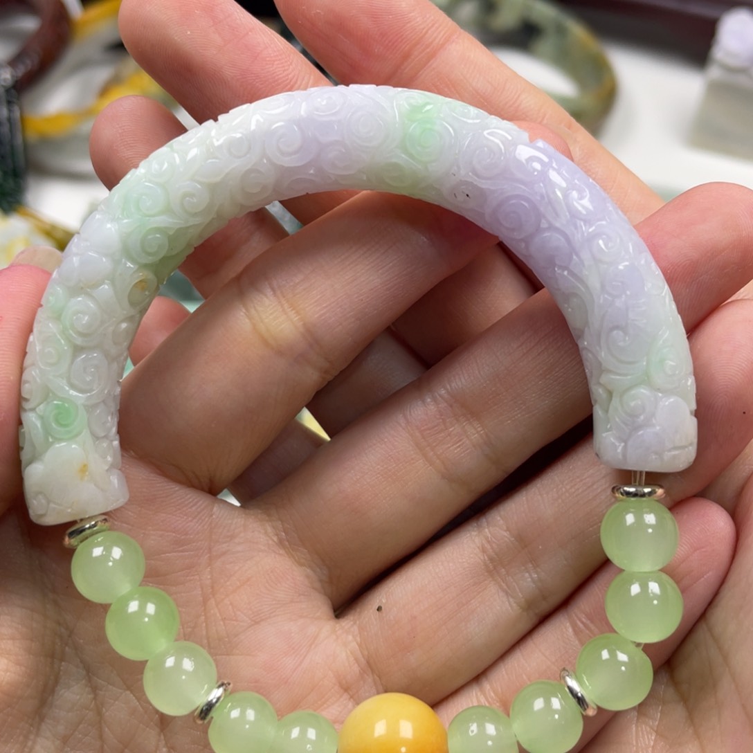 月***紫翡翠未镶嵌颈饰牌子