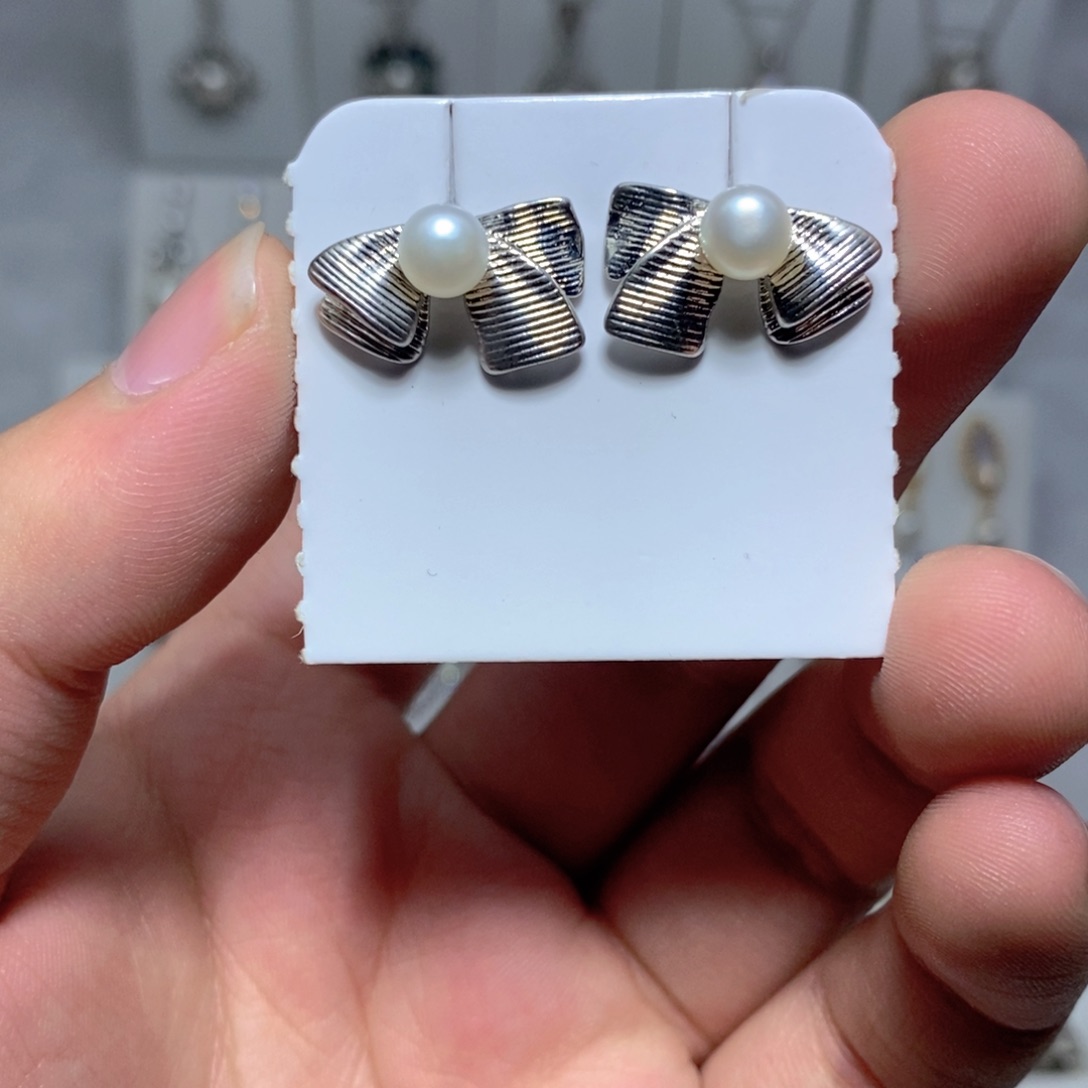 银S925镶嵌耳饰淡水珍珠