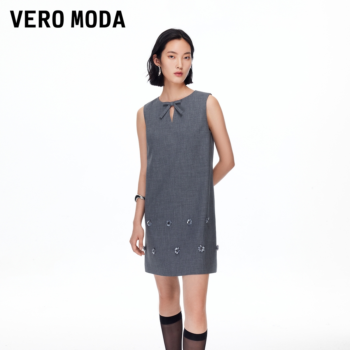 Vero Moda连衣裙2025新款蝴蝶结镂空花朵钉珠短裙老钱风松弛感