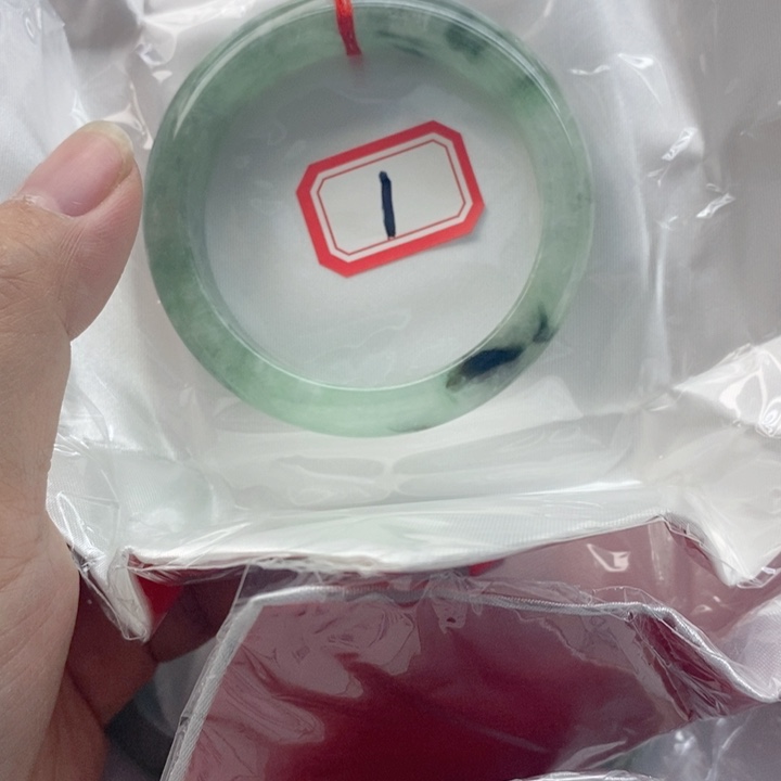 曾***姐未镶嵌手镯翡翠翡翠