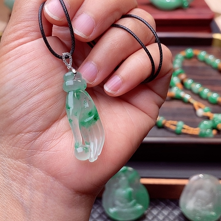 石英质玉（非洲翠）未镶嵌挂件