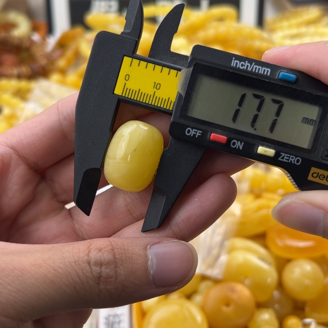 琥珀珠宝奇石未镶嵌