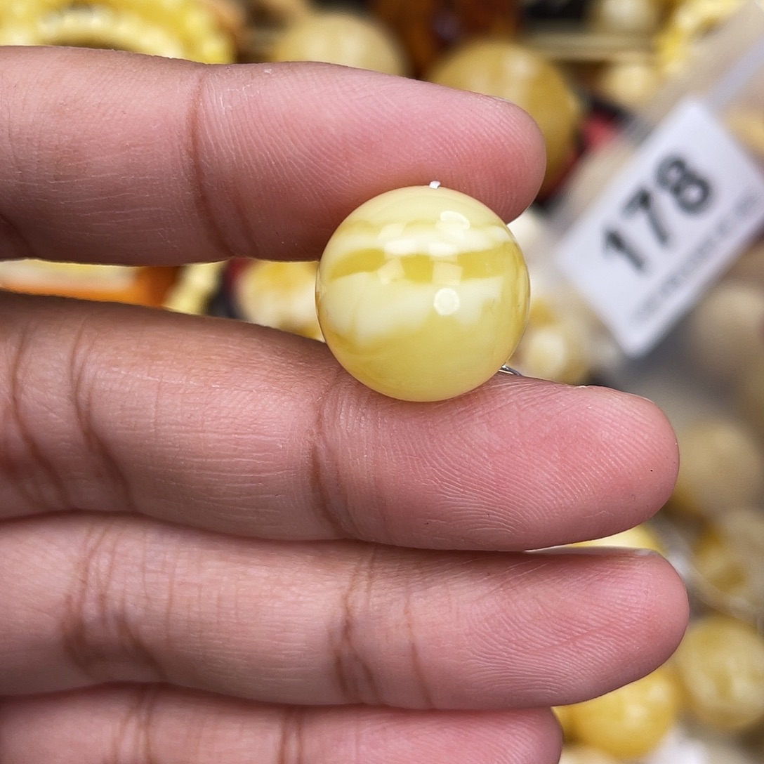 蜜蜡未镶嵌珠宝奇石15.9一线天