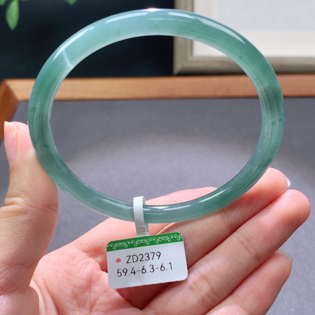 翡翠手镯未镶嵌天然翡翠手镯