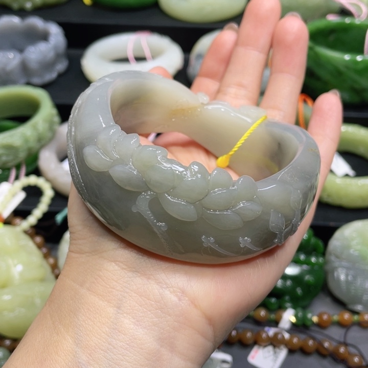 和田玉手镯61圈口 编号90未镶嵌