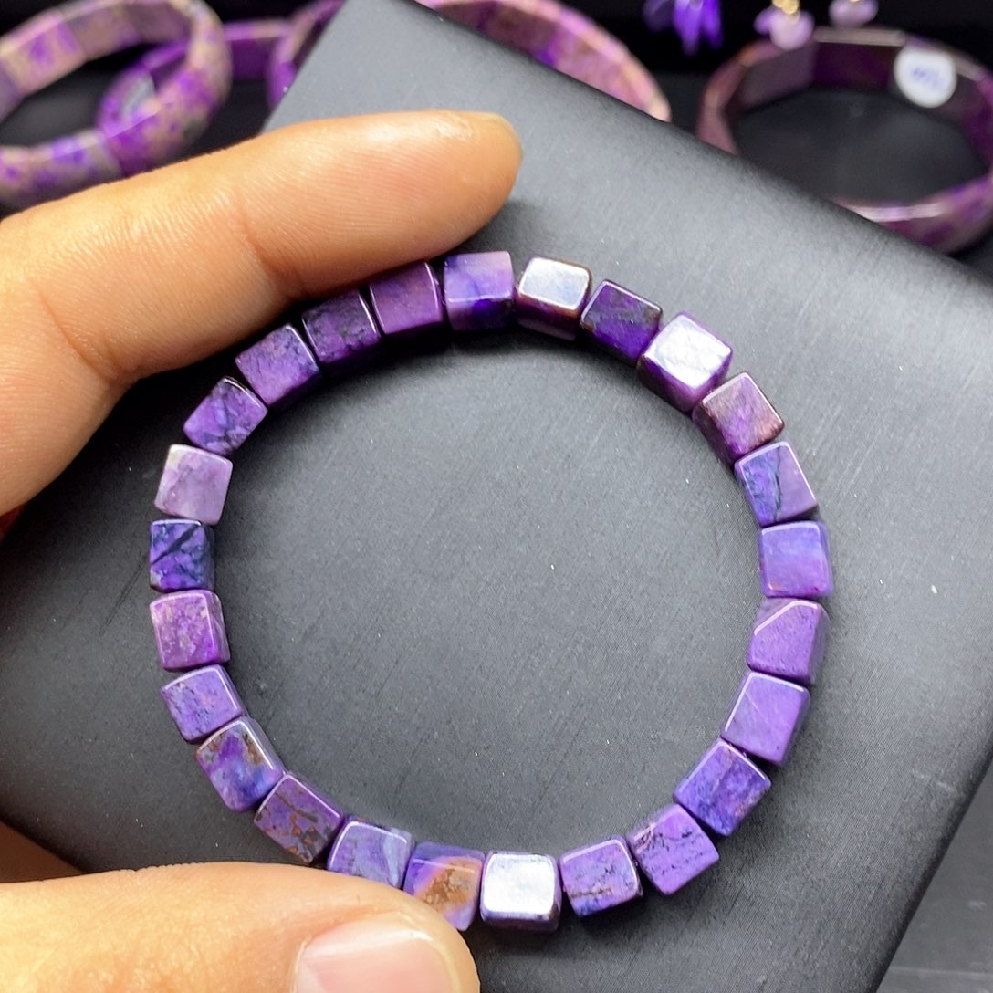 苏纪石（舒俱来）未镶嵌南非舒俱来蓝紫幻彩玉化方糖单圈