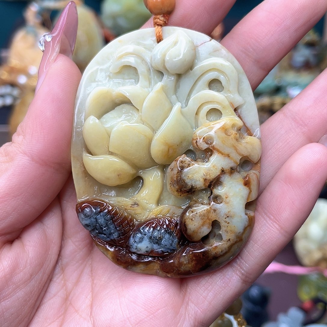 蛇纹石玉颈饰未镶嵌