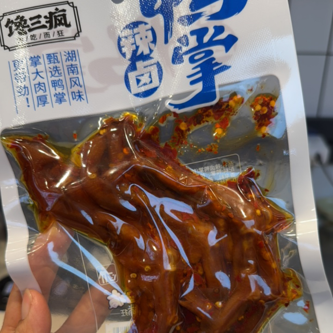 馋三疯辣卤鸭掌12.8元一袋约118克