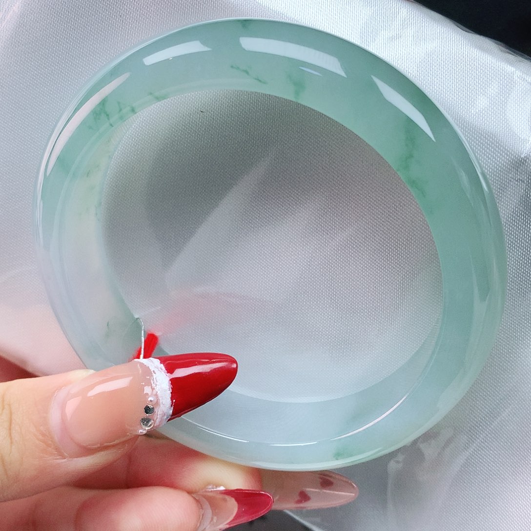 翡翠手镯未镶嵌56圈