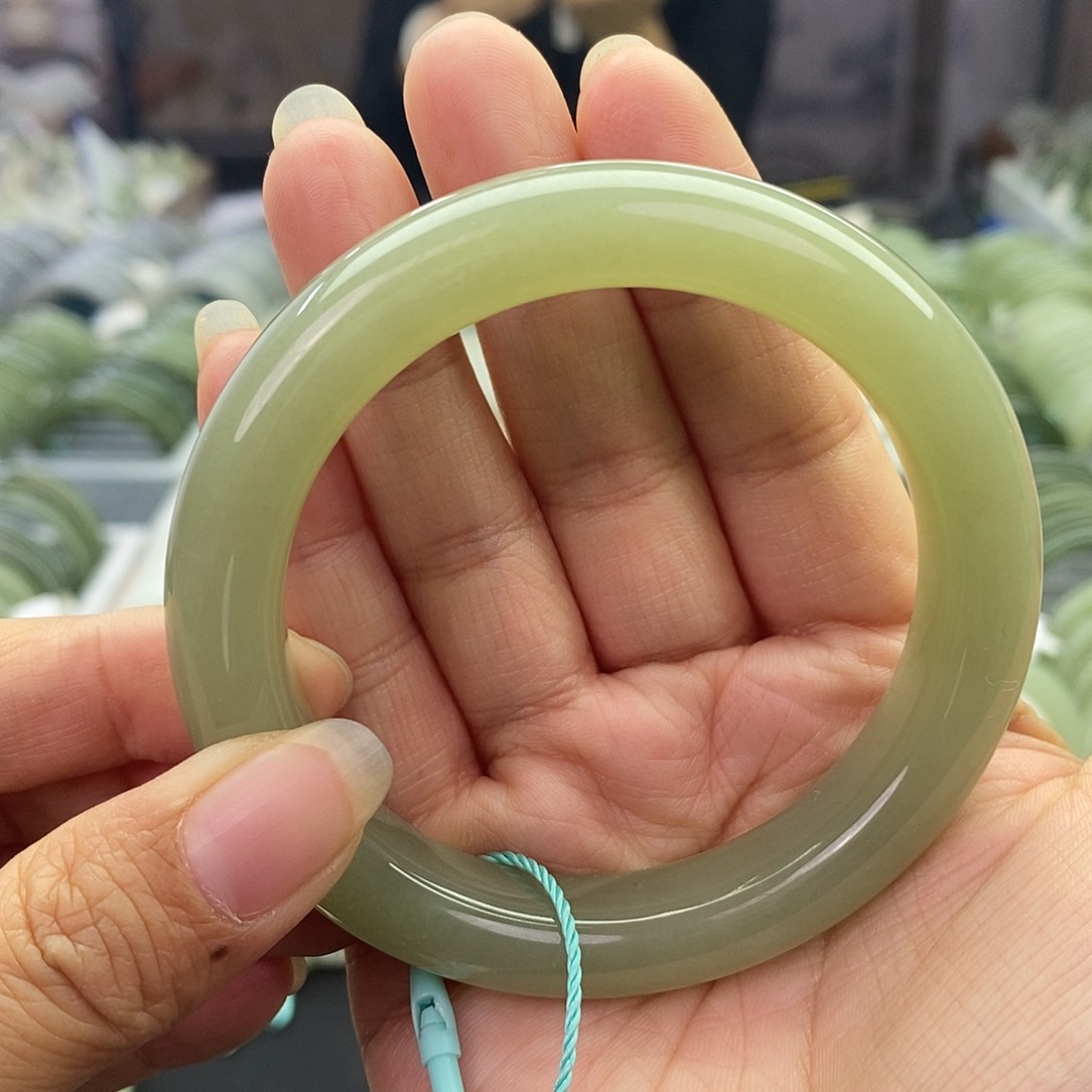 和田玉未镶嵌和田玉手镯57.58