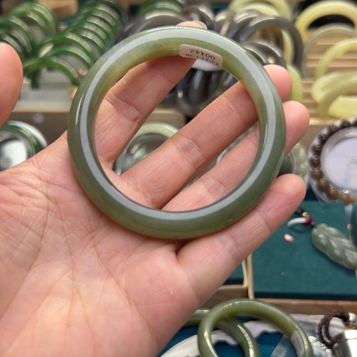 和田玉手镯未镶嵌56.8圈围0442