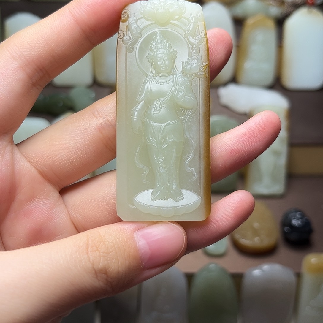 和田玉颈饰未镶嵌C****室