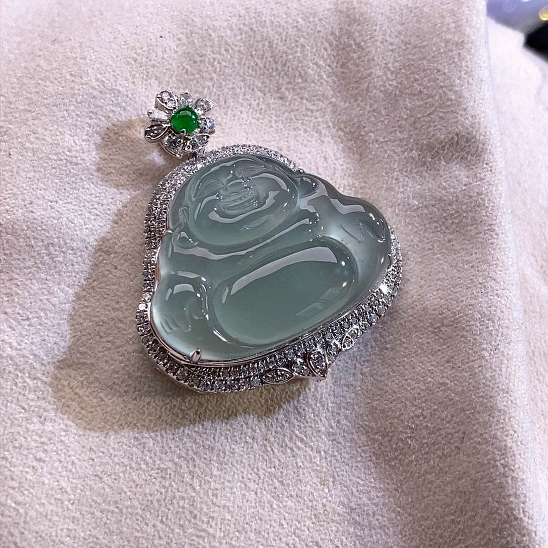 翡翠颈饰未镶嵌佛公