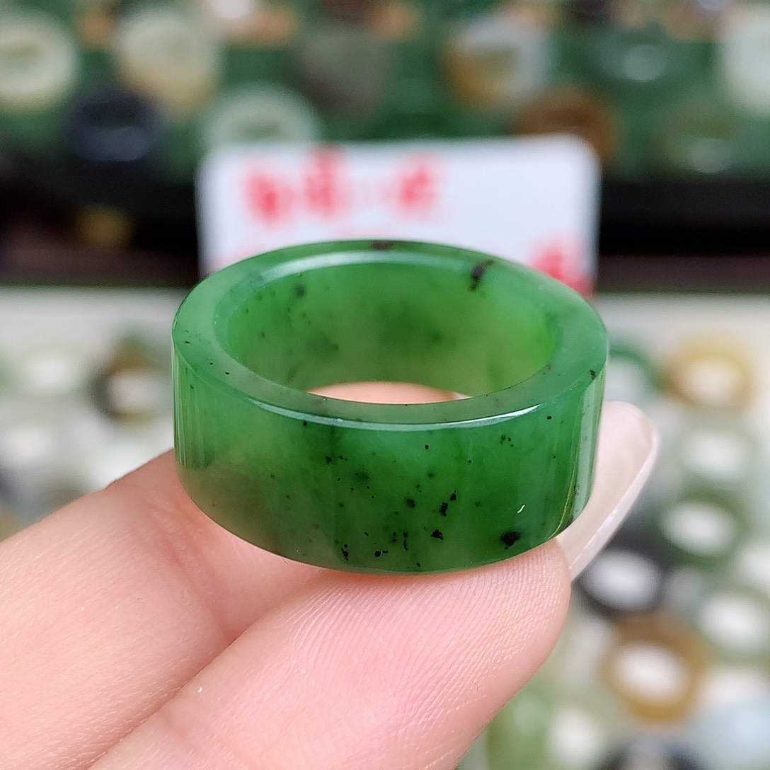 未镶嵌戒指和田玉