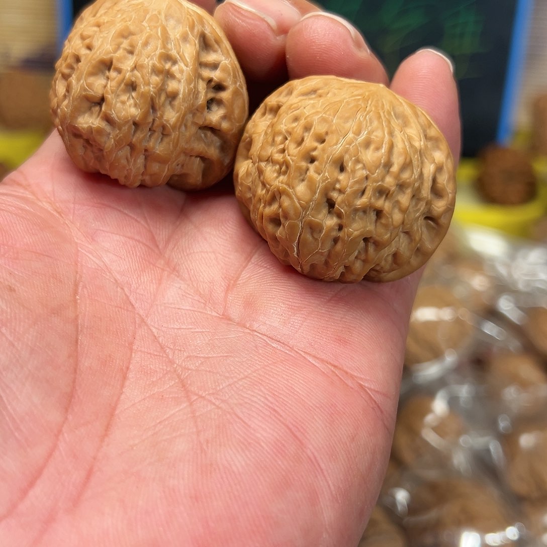 桃核吊坠开铁锤核桃