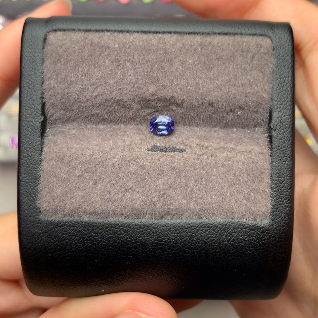 裸石蓝宝石0.64ct无烧紫色蓝宝石