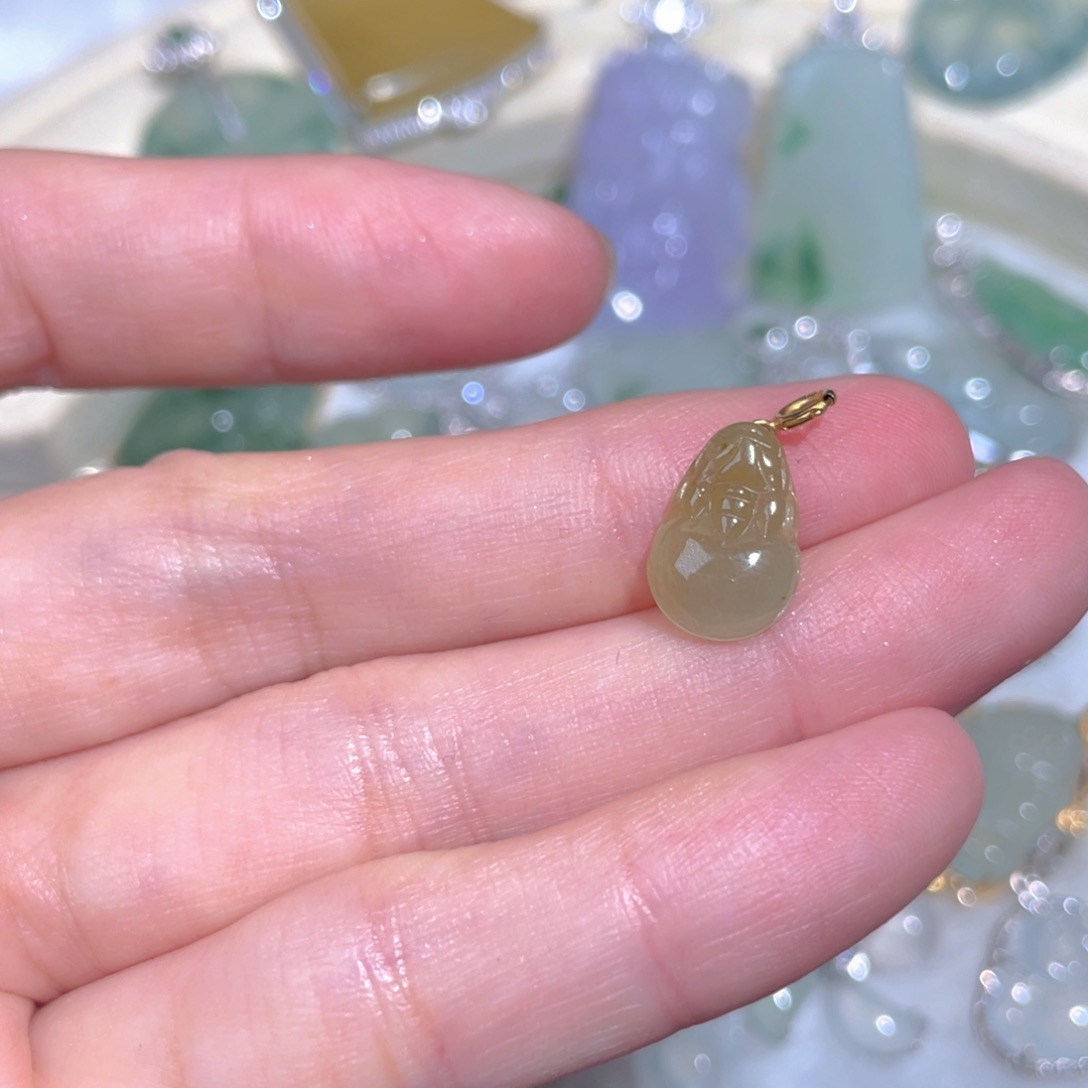 翡翠颈饰18K金镶嵌翡翠