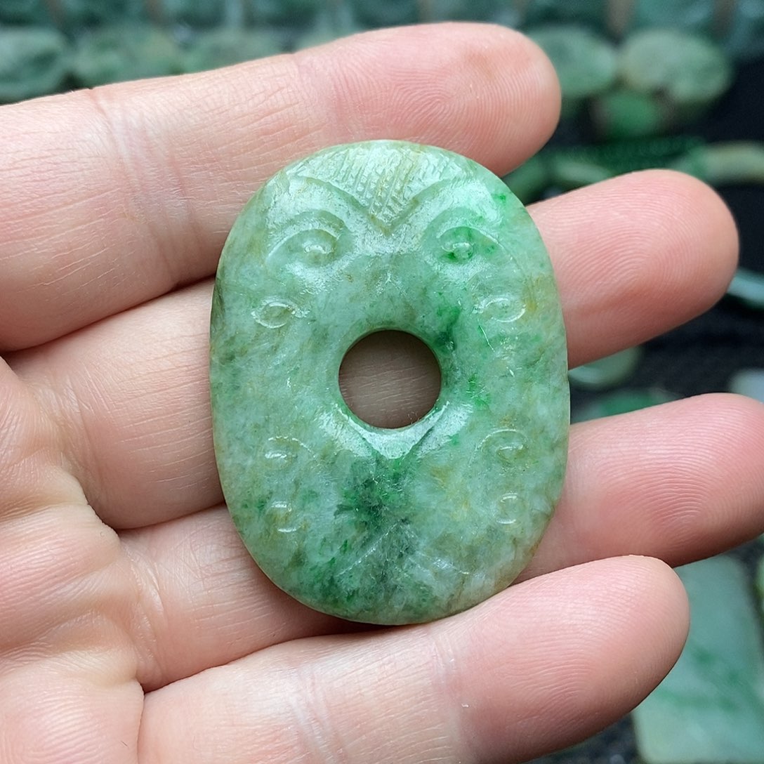 翡翠挂件未镶嵌缅甸天然翡翠玉壁