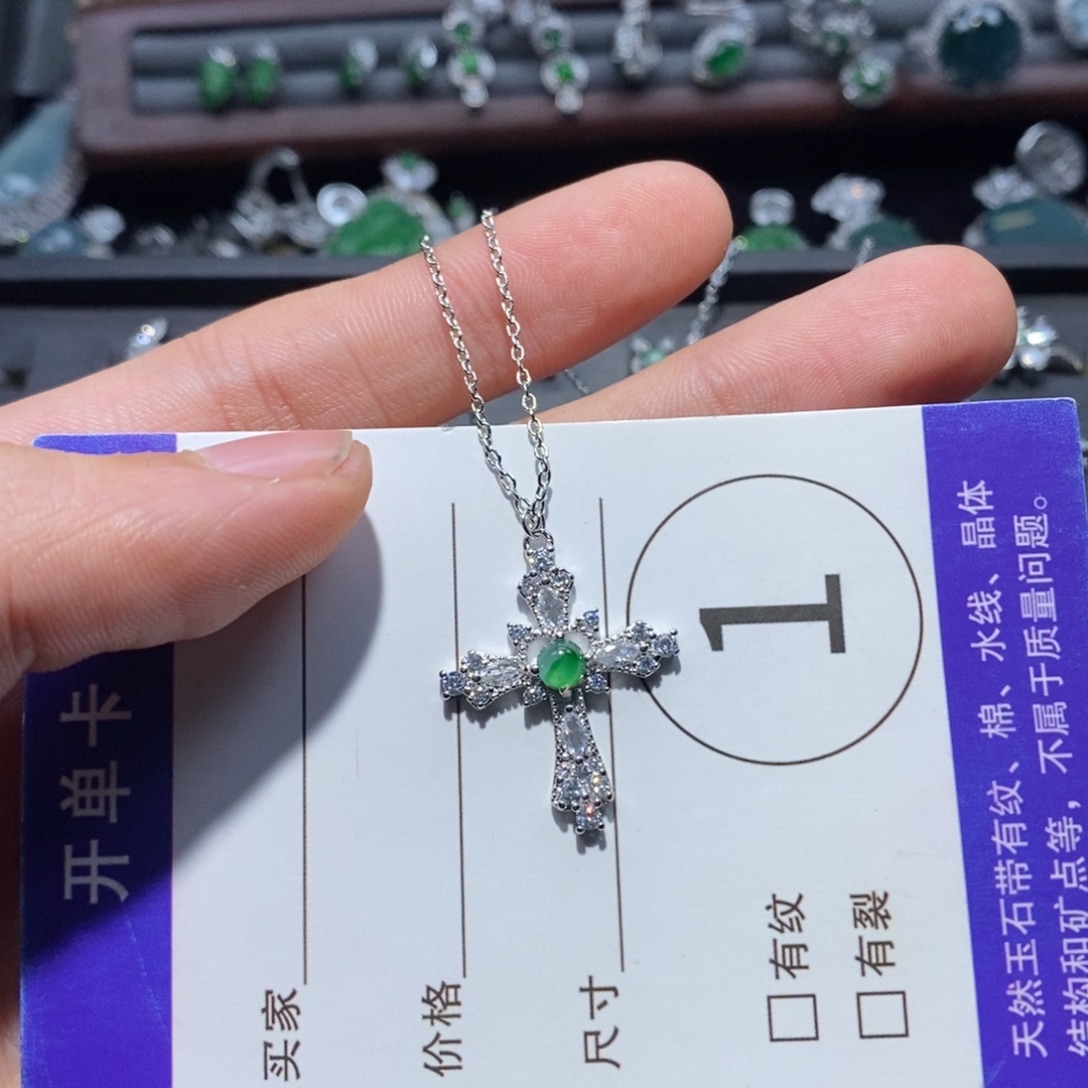 翡翠未镶嵌颈饰翡翠