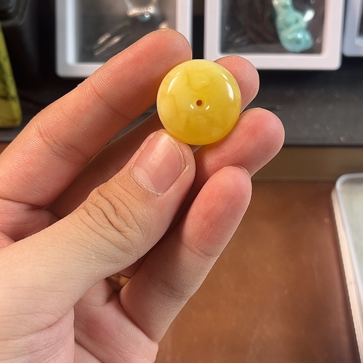 琥珀裸石未镶嵌绅*蜜蜡配饰