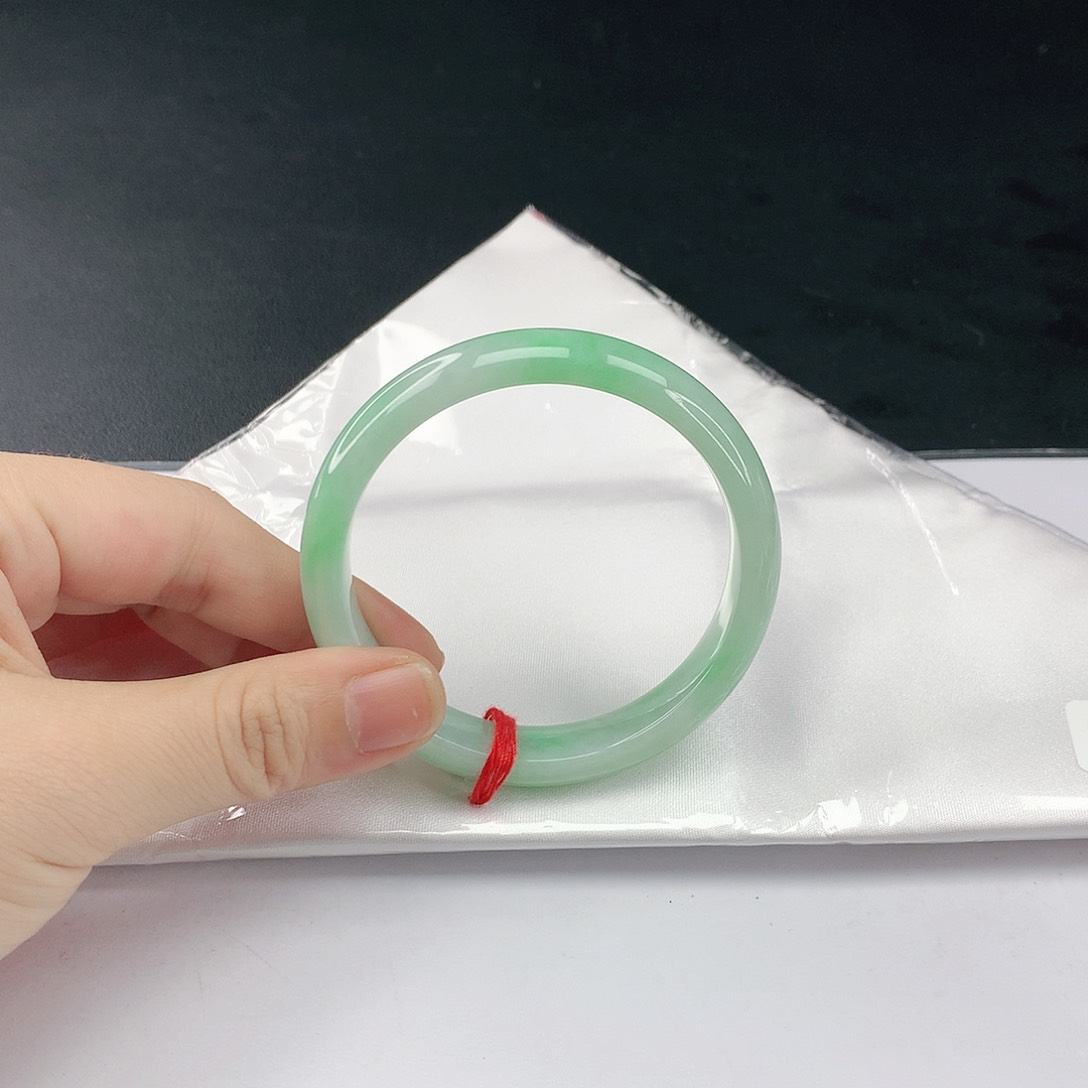 翡翠手镯未镶嵌翡翠001