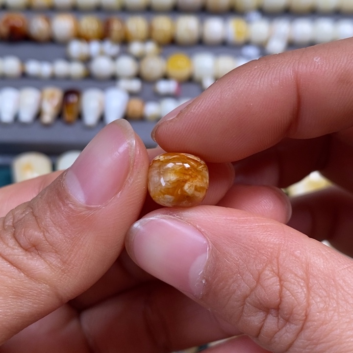 事***哦琥珀未镶嵌裸石老型